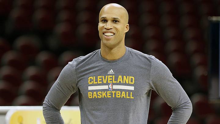 Watch: Cavaliers' Richard Jefferson dunks with Snapchat Spectacles
