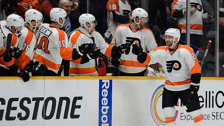 Simmonds scores twice to lead Flyers past Predators 6-3