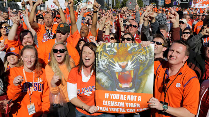 THE LATEST: Roof stays closed for national title game