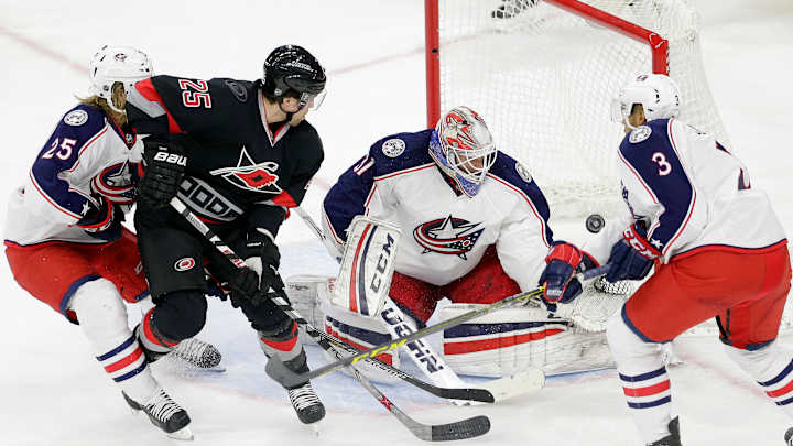 Lindholm has 2 goals, Hurricanes over Blue Jackets 4-1