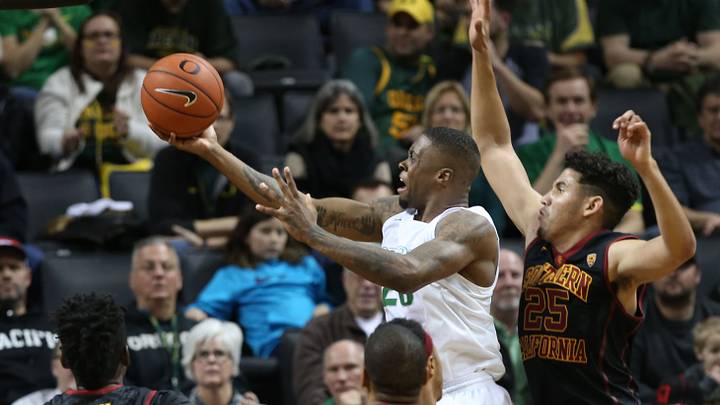 Cook helps Oregon upset No. 21 Southern Cal 89-81 Cook helps Oregon upset No. 21 Southern Cal 89-81