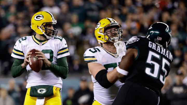 Rodgers tosses 2 TD passes, Packers beat Eagles 27-13