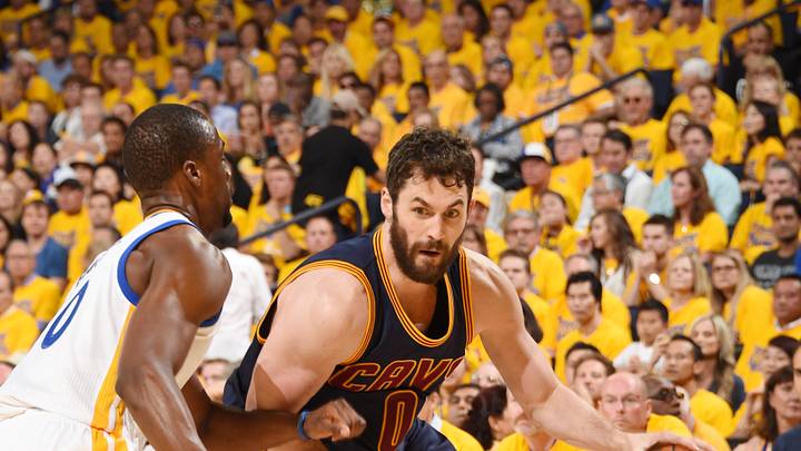 Kevin Love travels with Cavaliers following concussion