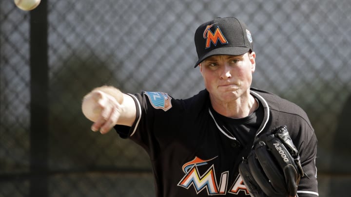 Marlins' Capps out for season because of Tommy John surgery