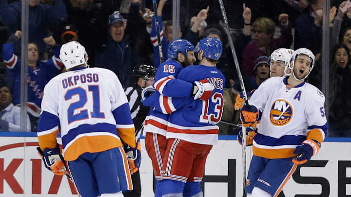 Islanders score 2 late goals to top rival Rangers 6-4