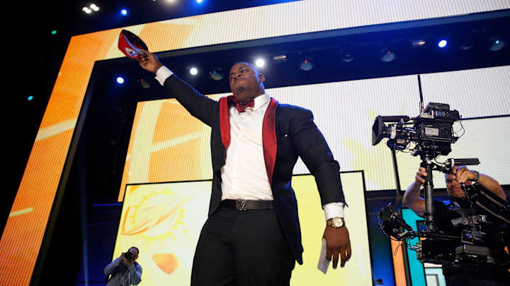 AP Source: Chiefs sign second-round pick Chris Jones to deal