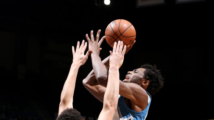 Wiggins, Wolves hold off late charge by Suns in 121-116 win