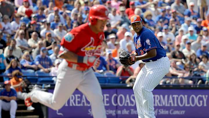 Cardinals' Kolten Wong puts the take sign on this spring