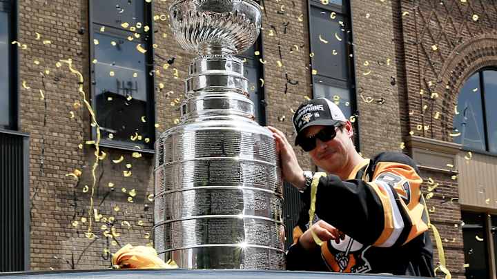 Penguins hailed at Stanley Cup parade