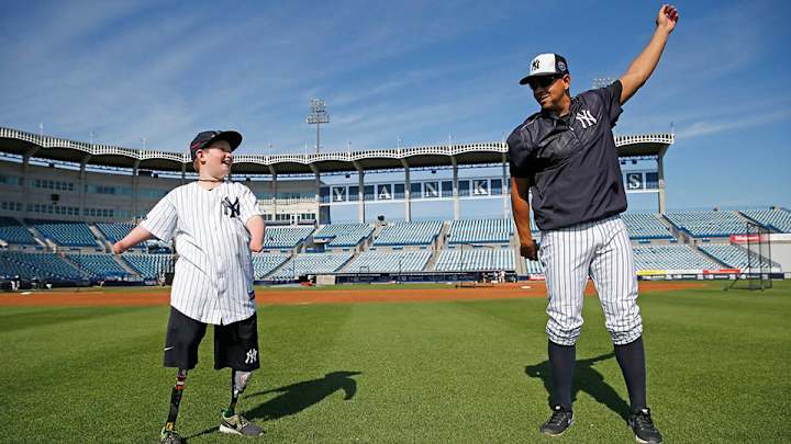Yankees sign young fan born without hands and lower legs