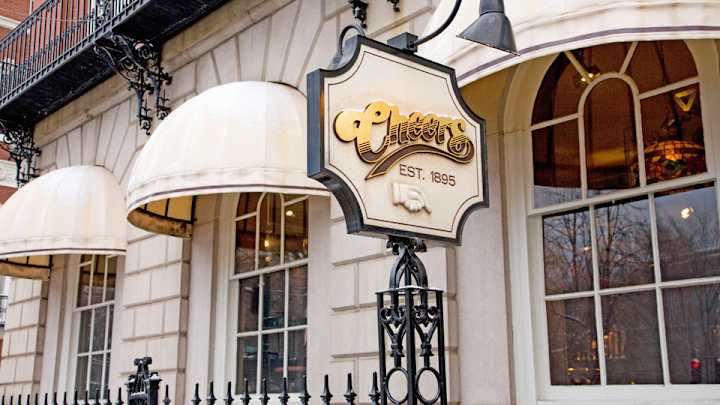 Famous Boston bar welcomes Yankees fans with open arms