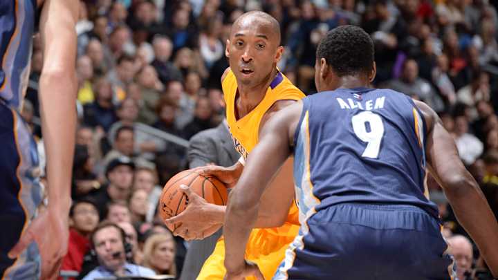 Kobe Bryant honors Tony Allen for his tough defense with signed shoes
