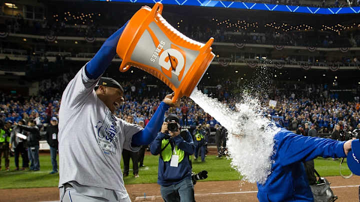 There’s now a Gatorade bath wedding cake thanks to Salvador Perez
