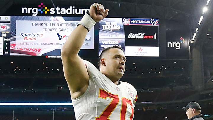 Former Jets, Chiefs DE Mike DeVito announces retirement
