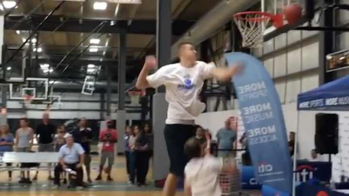 Kristaps Porzingis viciously swats, dunks on crying Knicks fan from draft night Kristaps Porzingis viciously swats, dunks on crying Knicks fan from draft night