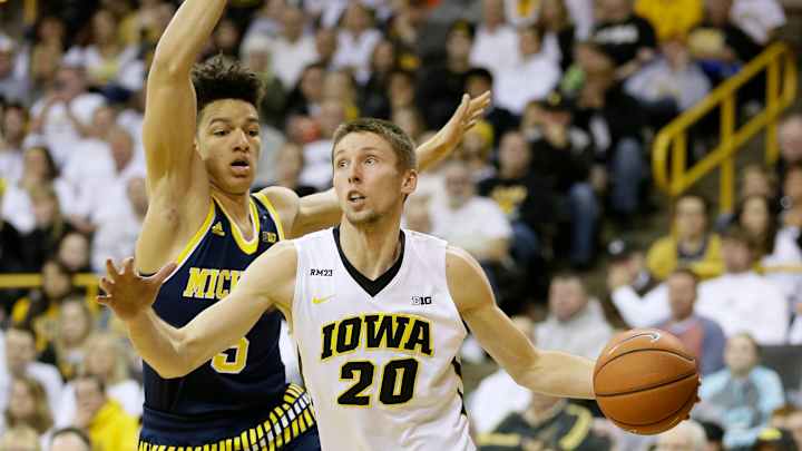 No. 16 Iowa beats Michigan 82-71 No. 16 Iowa beats Michigan 82-71