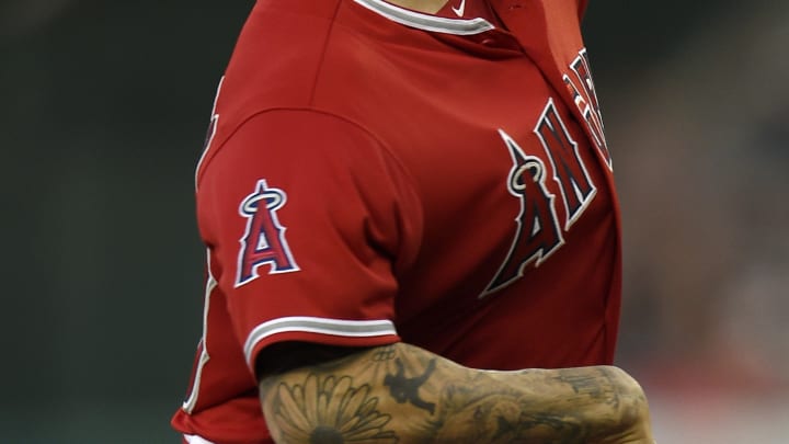 Angels starter Santiago ejected for gesturing to umpire