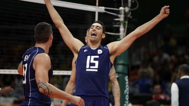 Italy, despite injured captain, tops US in men's volleyball