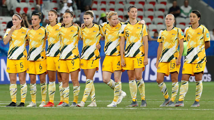 Australian Men, Women Soccer Players Close Gender Pay Gap Australian Men, Women Soccer Players Close Gender Pay Gap
