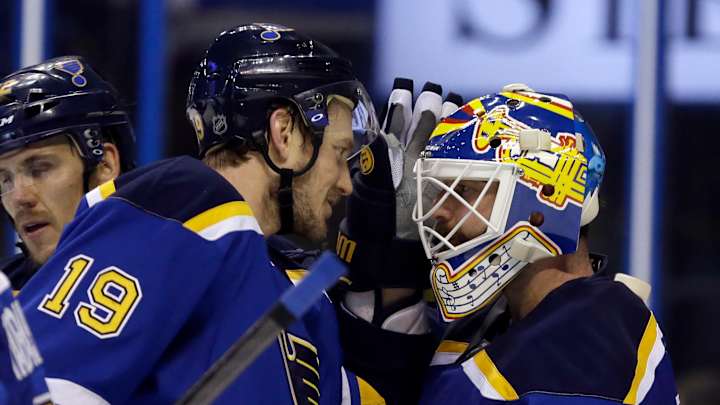 Elliott leads way, Blues beat Sharks 2-1 in Game 1