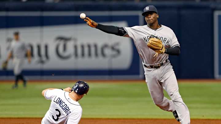 Yankees SS Didi Gregorius catches ball off catwalk, again Yankees SS Didi Gregorius catches ball off catwalk, again