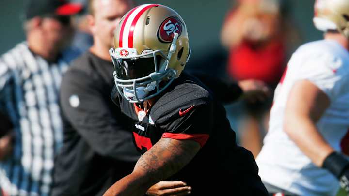 49ers QB Colin Kaepernick resumes throwing during practice