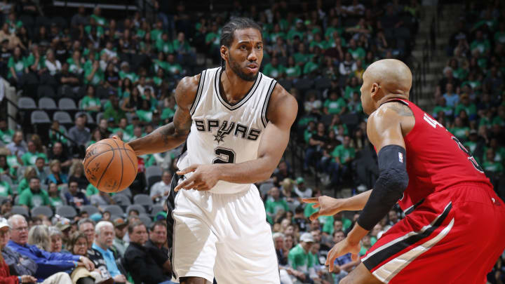 Aldridge, Leonard lead Spurs to 34th straight home win