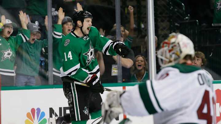 Strange goal helps Stars beat Wild 2-1 for 2-0 series lead