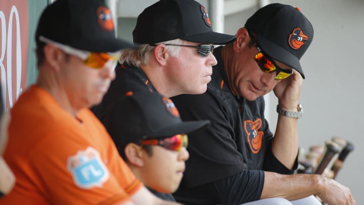 LEADING OFF: Desmond stuck in no-fly zone, Reds try bunting