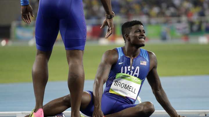 Another race, another miscue for US relay team Another race, another miscue for US relay team