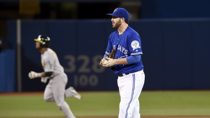 Blue Jays recall INF Dominguez, demote RHP Hutchison