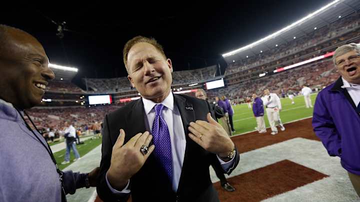 LSU's Miles brushes off scrutiny as 12th season nears