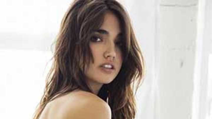 Tuesday's A.M. Hot Clicks: Hailee Lautenbach; Kevin Durant Aftermath