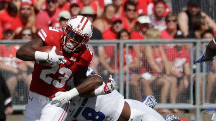 Gauntlet arrives for No. 11 Wisconsin with QB, RB questions Gauntlet arrives for No. 11 Wisconsin with QB, RB questions