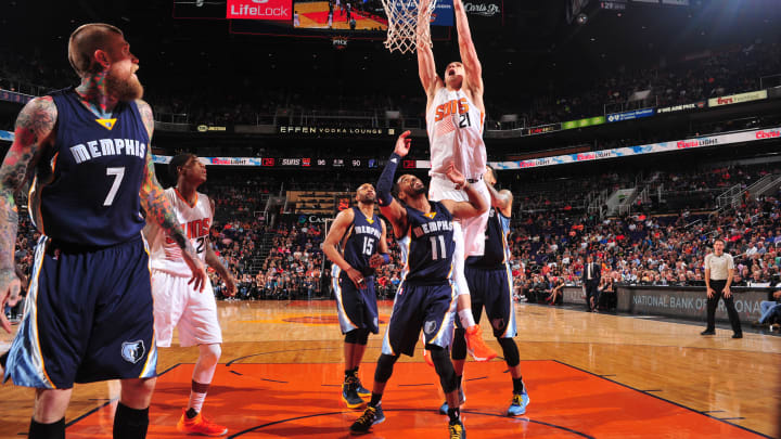 Suns snap 13-game skid with 111-106 win over Grizzlies