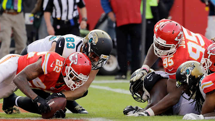 Chiefs, Broncos are mirror images in Sunday night showdown