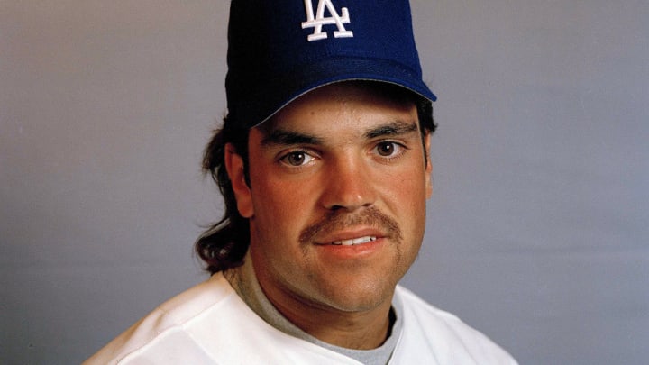 Which hat for Griffey, Piazza on Hall of Fame plaque?