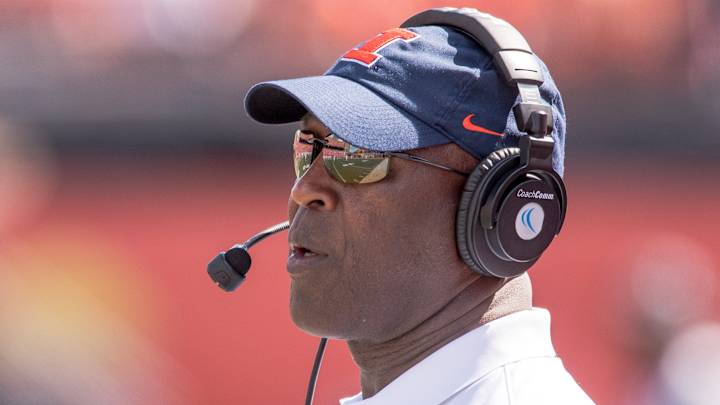 Illinois OKs six-year, $21 million contract for Smith Illinois OKs six-year, $21 million contract for Smith