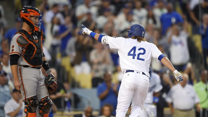 Hernandez hits 2 HRs off Bumgarner; Dodgers top Giants 7-3 Hernandez hits 2 HRs off Bumgarner; Dodgers top Giants 7-3