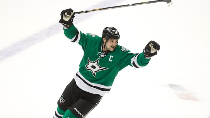 Benn grows as captain, leads West-winning Stars to playoffs