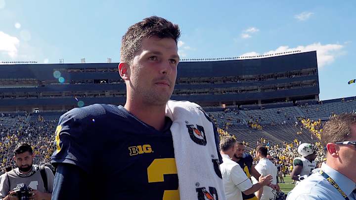 Speight throws 3 TDs, No. 7 Michigan routs Hawaii 63-3