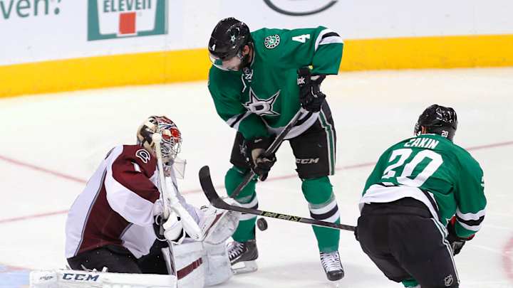2 short-handed goals help Avalanche beat Stars 3-1 2 short-handed goals help Avalanche beat Stars 3-1
