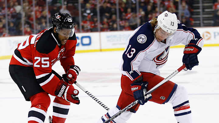 Smith-Pelly scores to give goalie Wedgewood win NHL debut