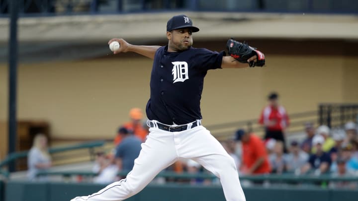 Big-spending Tigers hope to return to top of AL Central