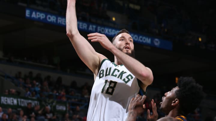 Bucks re-sign center Miles Plumlee, agrees to 4-year deal