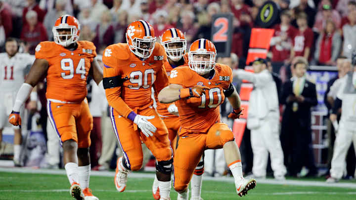 Clemson LB Ben Boulware leaves title game vs. Alabama with injury
