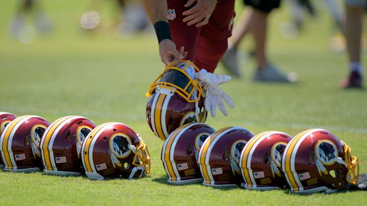 Redskins rookie leads team in John Legend sing-along