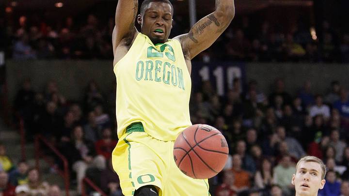 No. 1 seed Oregon romps past Holy Cross 91-52