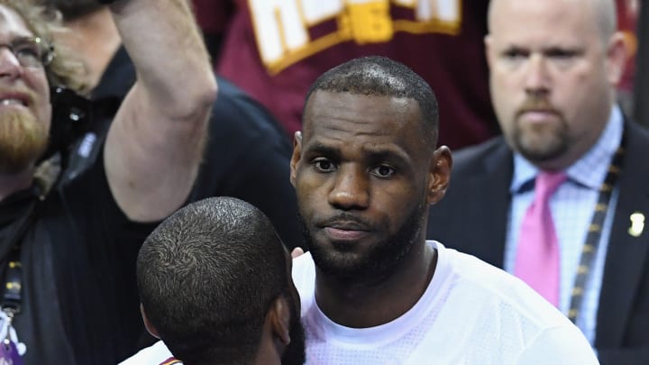 LeBron scores 32, Cavs wallop Warriors 120-90 in Game 3