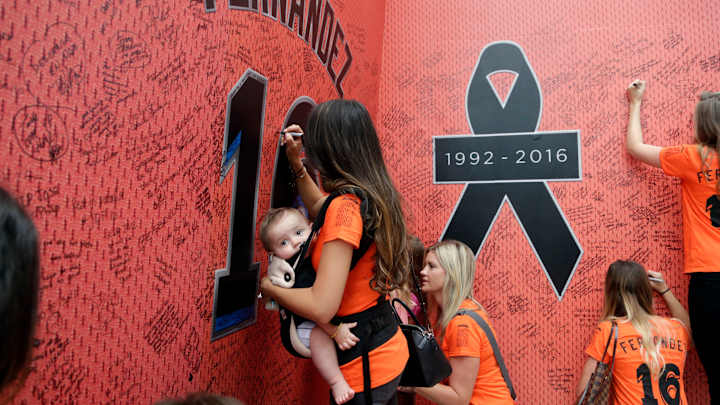 Official: Bag of 4 Fernandez signed baseballs washes ashore